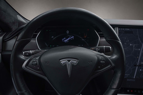 Tesla Model S 19 of 28