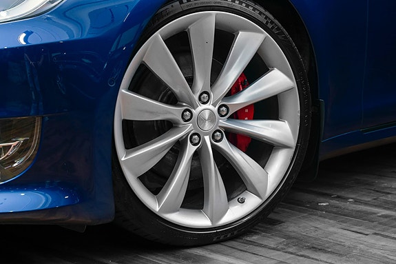 Tesla Model S 2 of 28