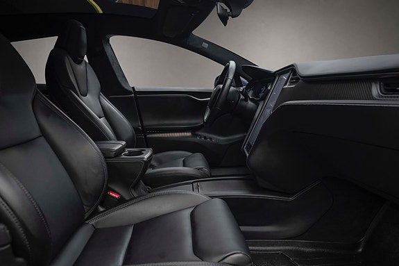 Tesla Model S 17 of 28