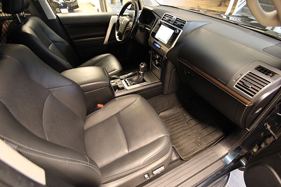 Toyota Land Cruiser 12 of 16