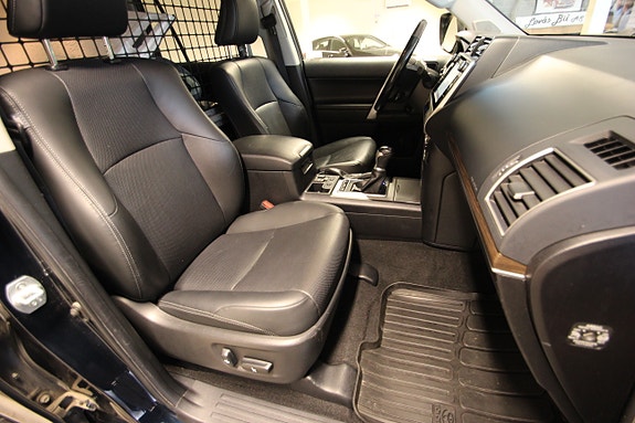 Toyota Land Cruiser 13 of 16