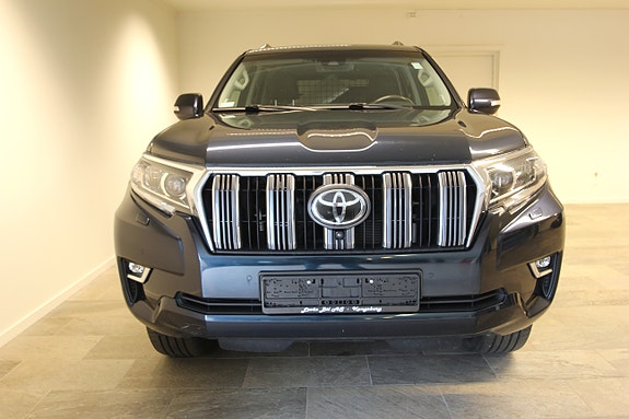 Toyota Land Cruiser 3 of 16