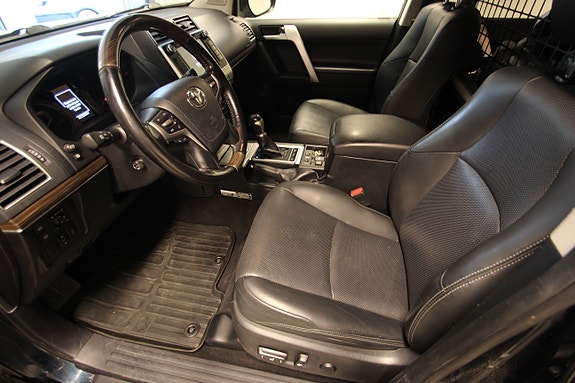Toyota Land Cruiser 10 of 16