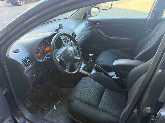 Toyota Avensis 7 of 16