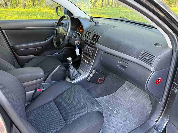 Toyota Avensis 12 of 16