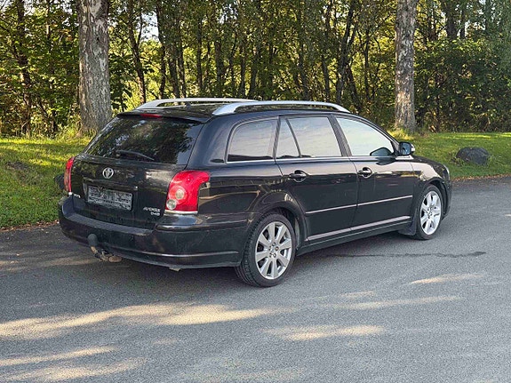 Toyota Avensis 4 of 16