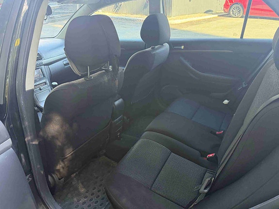 Toyota Avensis 13 of 16