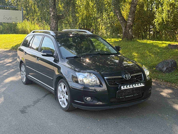 Toyota Avensis 2 of 16