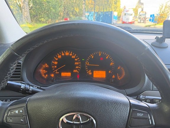Toyota Avensis 10 of 16