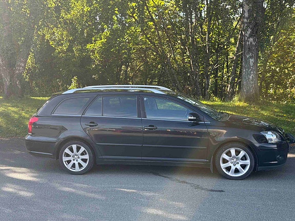 Toyota Avensis 3 of 16