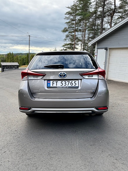 Toyota Auris 10 of 30