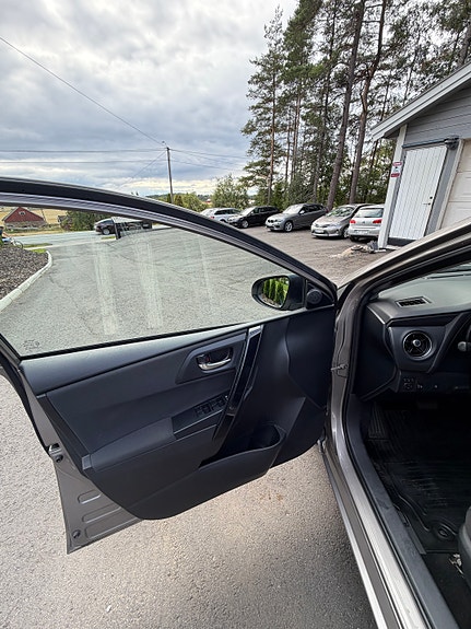 Toyota Auris 25 of 30
