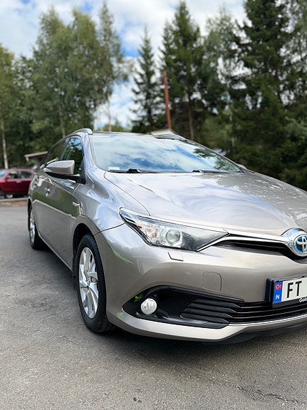 Toyota Auris 5 of 30