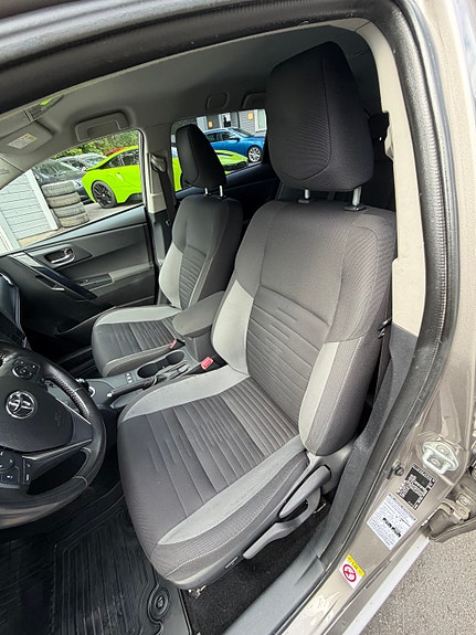 Toyota Auris 26 of 30