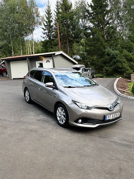 Toyota Auris 6 of 30