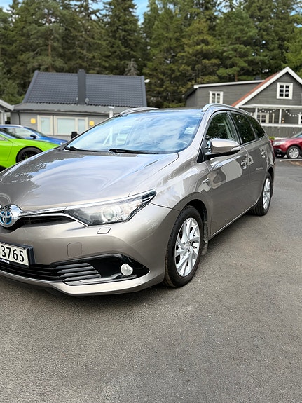 Toyota Auris 2 of 30