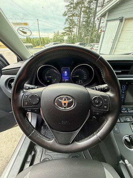 Toyota Auris 21 of 30