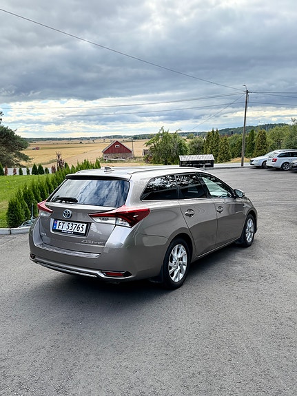Toyota Auris 8 of 30