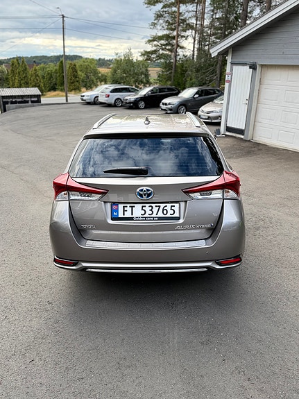 Toyota Auris 12 of 30