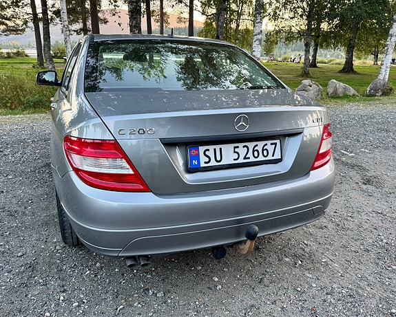 Mercedes-Benz C200 d 2 of 7