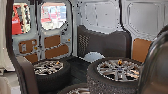 Ford Transit Connect 25 of 29