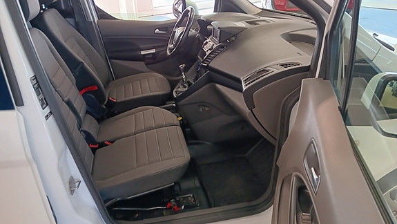 Ford Transit Connect 13 of 29