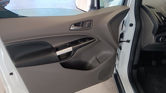 Ford Transit Connect 8 of 29