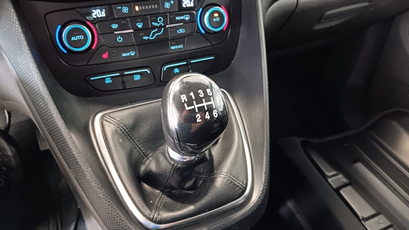 Ford Transit Connect 27 of 29