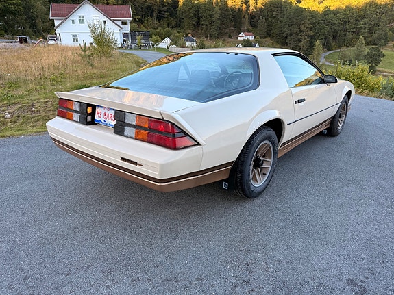 Chevrolet Camaro 14 of 30