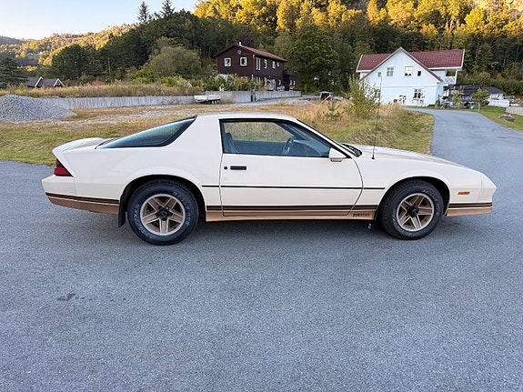 Chevrolet Camaro 16 of 30