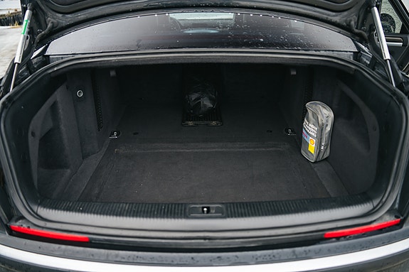 Audi A8 8 of 30