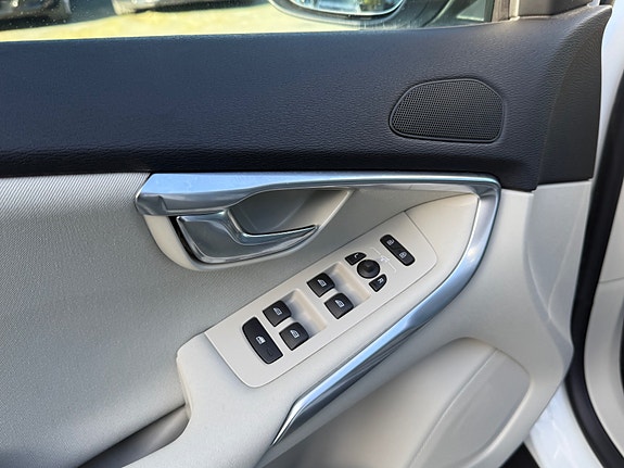 Volvo V40 Cross Country 10 of 27