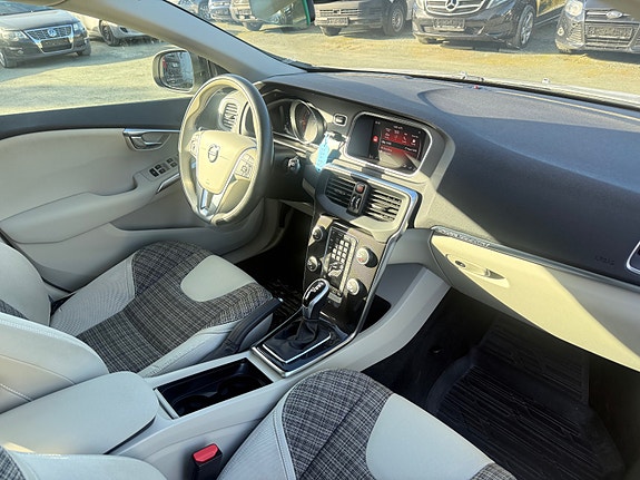 Volvo V40 Cross Country 27 of 27
