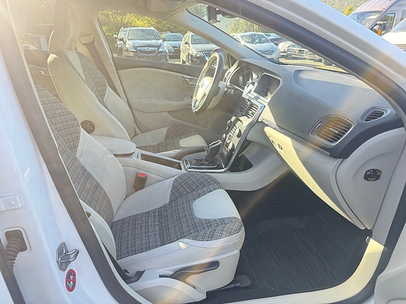 Volvo V40 Cross Country 26 of 27