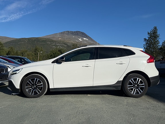 Volvo V40 Cross Country 8 of 27