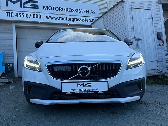Volvo V40 Cross Country 2 of 27