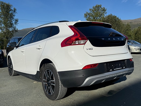 Volvo V40 Cross Country 7 of 27