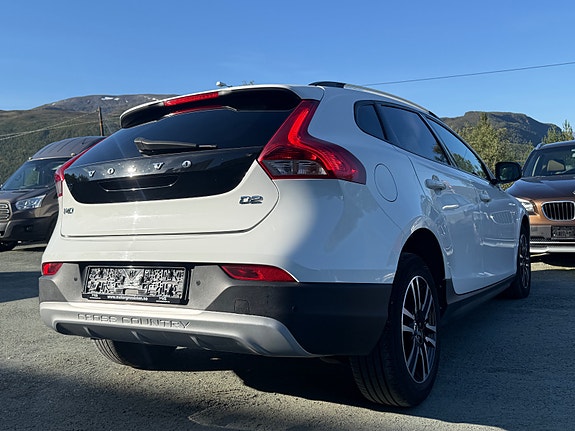 Volvo V40 Cross Country 5 of 27