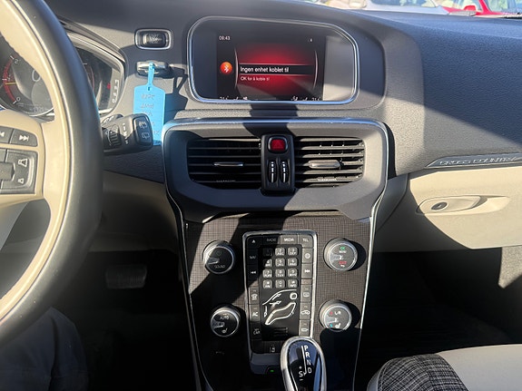Volvo V40 Cross Country 16 of 27
