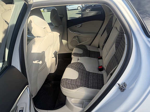 Volvo V40 Cross Country 23 of 27