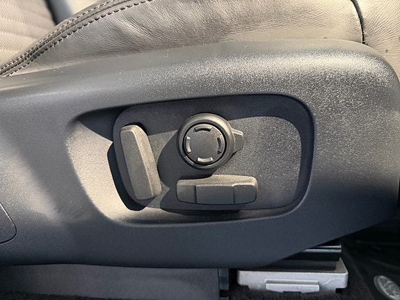 Land Rover Discovery 5 12 of 30