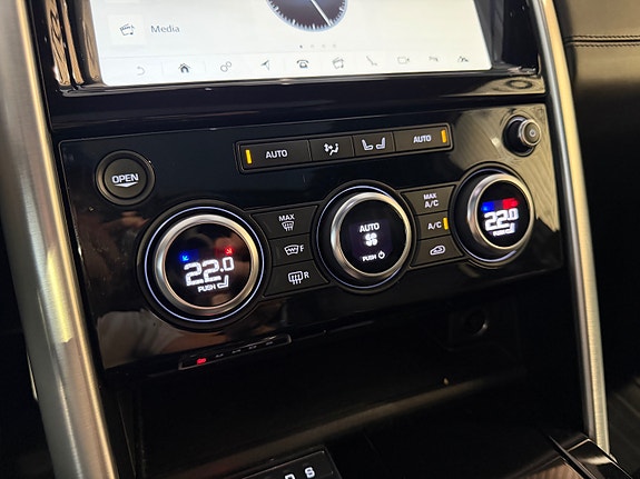 Land Rover Discovery 5 30 of 30