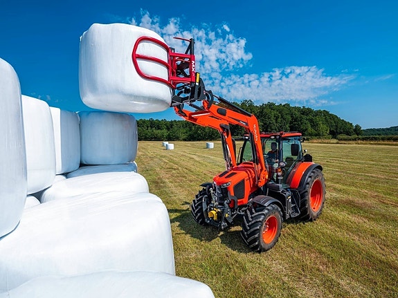 Kubota M6-142 7 of 30