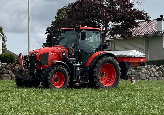 Kubota M6-142 30 of 30