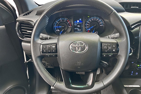 Toyota HiLux 11 of 24