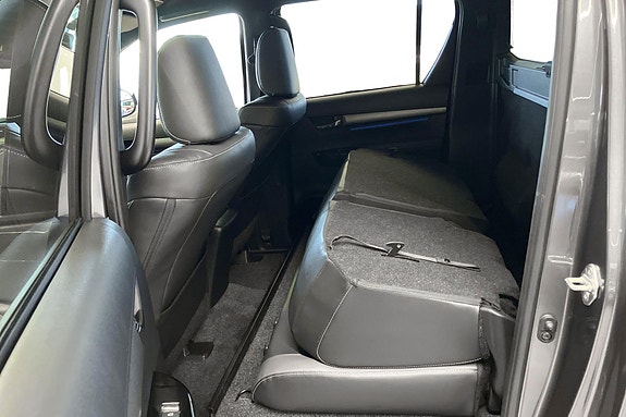 Toyota HiLux 16 of 24