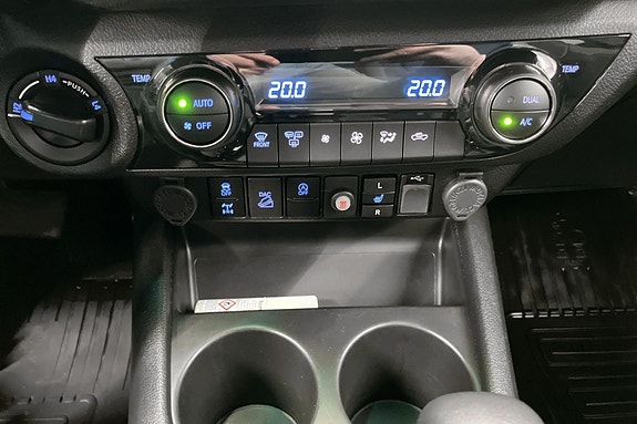 Toyota HiLux 23 of 24