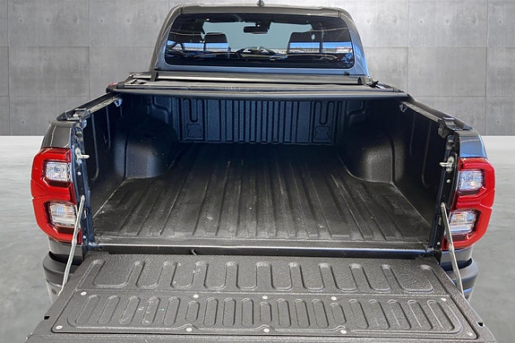 Toyota HiLux 18 of 24