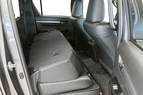 Toyota HiLux 17 of 24
