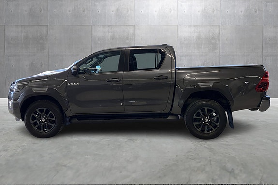 Toyota HiLux 2 of 24